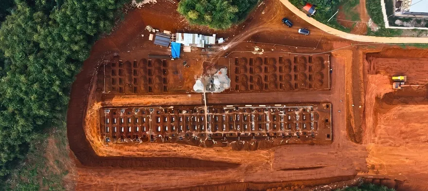 Pondasi kandang yang sedang dibangun di proyek Cigudeg, Bogor, dilihat dari atas