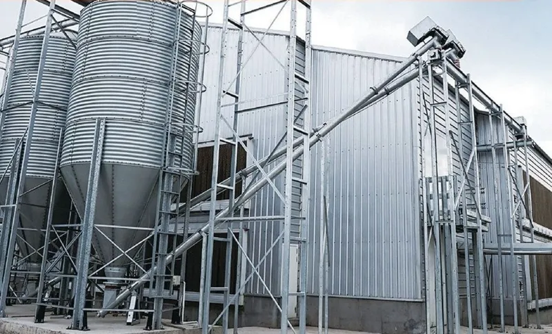 Silo pakan galvanis untuk kandang ayam
