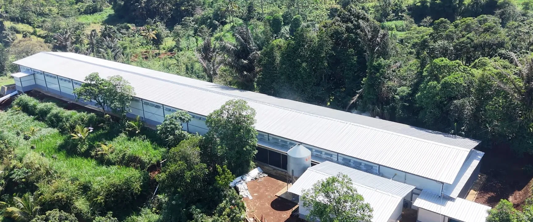 Foto udara kandang ayam petelur tertutup di proyek Cijeruk, Bogor
